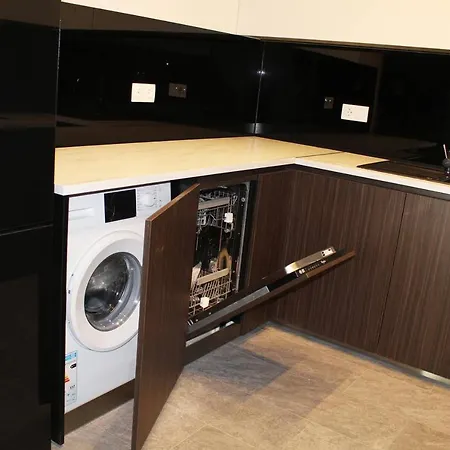 Apartment Preslav - Luxury Near A Metro Station *