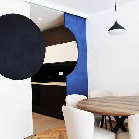 Апартаменты Preslav - Luxury Near A Metro Station
